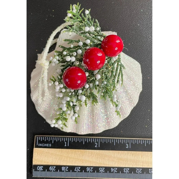Seashell Glittery Christmas Holiday Ornaments Red Berries‎ & Flowers Set Of 2 - Picture 4 of 6